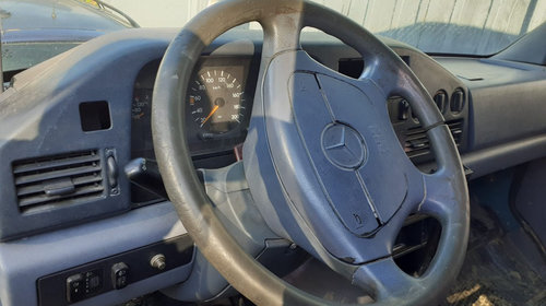 Incuietoare capota Mercedes Sprinter W905 2000 Duba 2,2