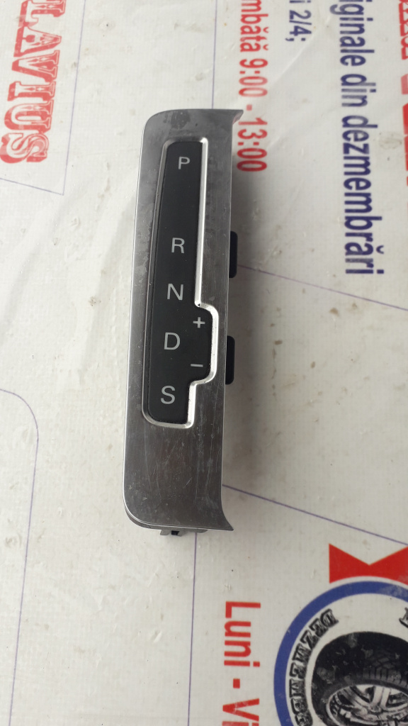 Indicator cutie automată Audi A4 A5 Q5 an 2009 cod 8k17134633Q7