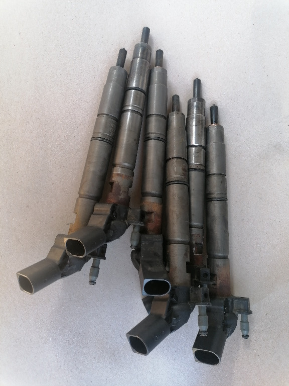 Injectoare AUDI A4 A5 A6 A7 A8 Q5 3.0 V6