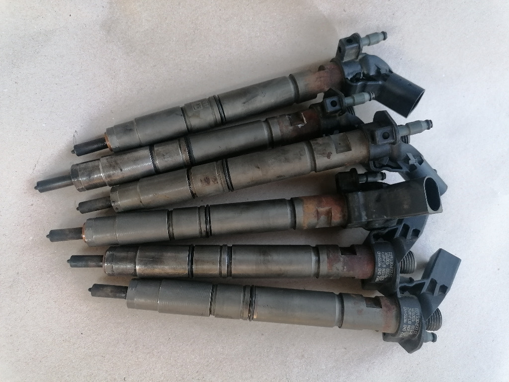 Injectoare AUDI A4 A5 A6 A7 A8 Q5 3.0 V6