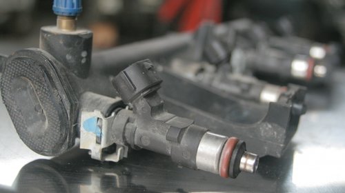 Injectoare injector Peugeot 206 1,6-16v NFU an 2005 cod: 0280158057 Citroen