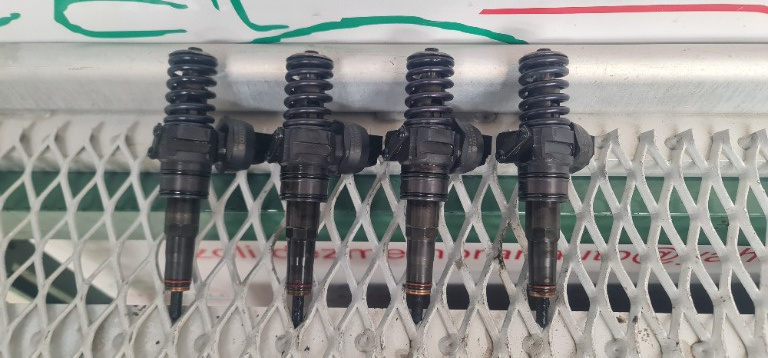 Injectoare Injector VW Passat B6 1.9 TDi cod 038130073BN cod motor BLS