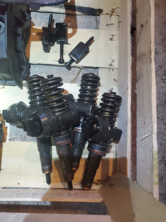Injectoare Passat B5 AVF
