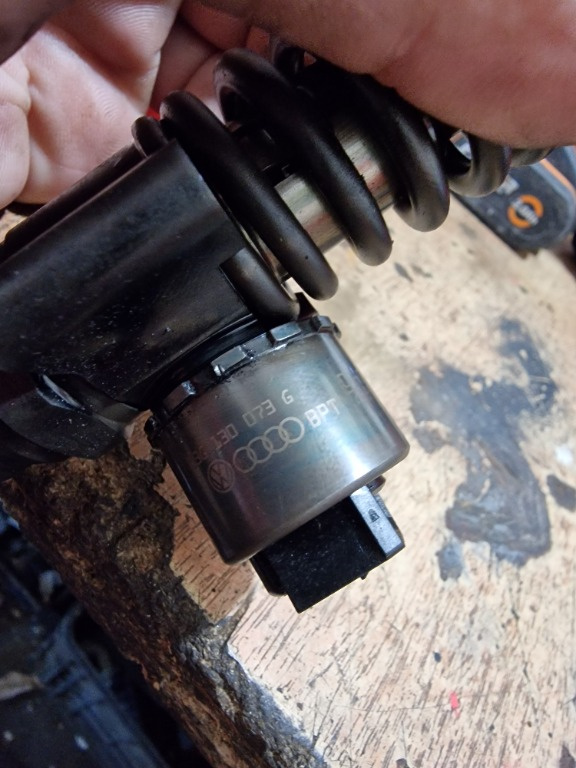 Injectoare Vw 2.0TDI BKD 140CP cod 03G13