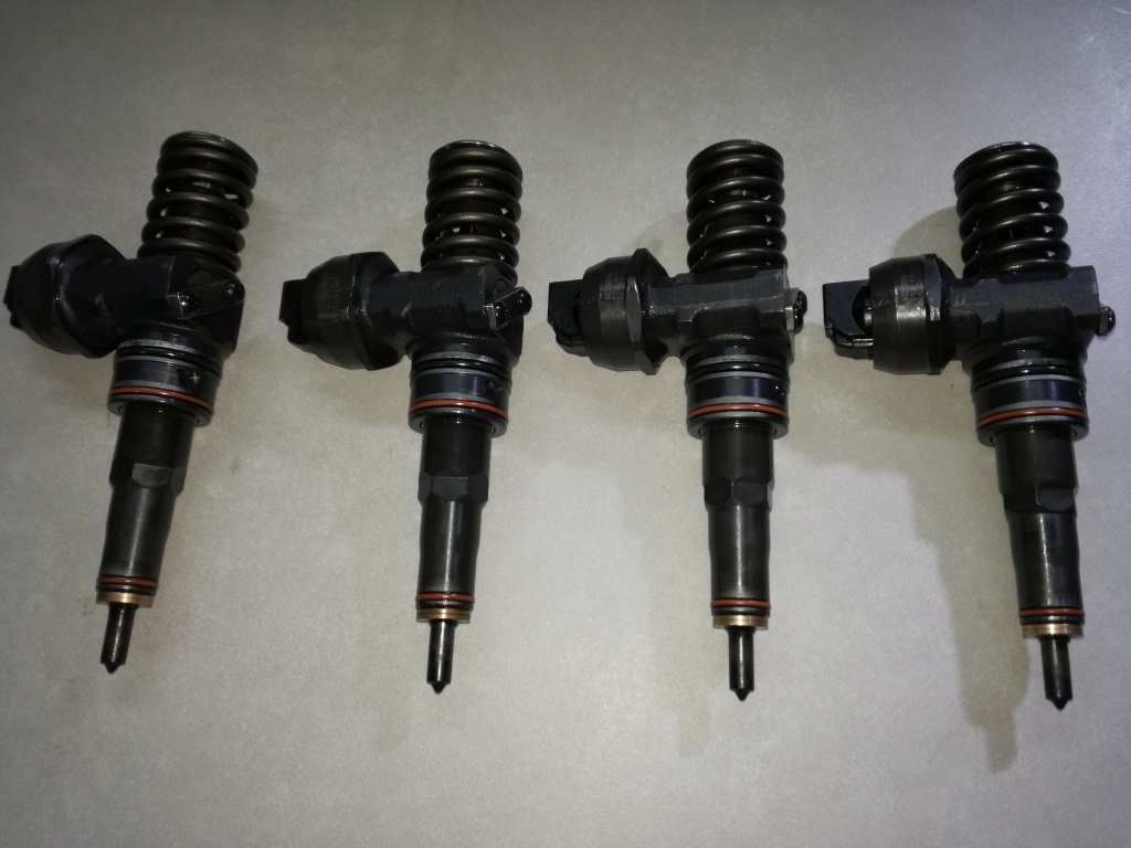 Injectoare Vw Passat 1.9 tdi 101cp cod injector 038130073AJ