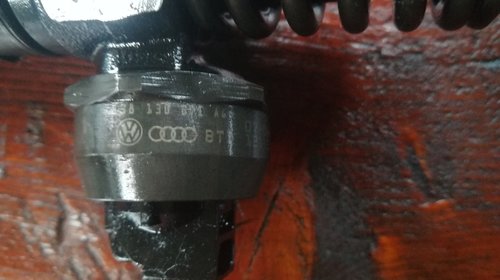 Injectoare VW T5 motor 1.9 TDI cod 038130073AG