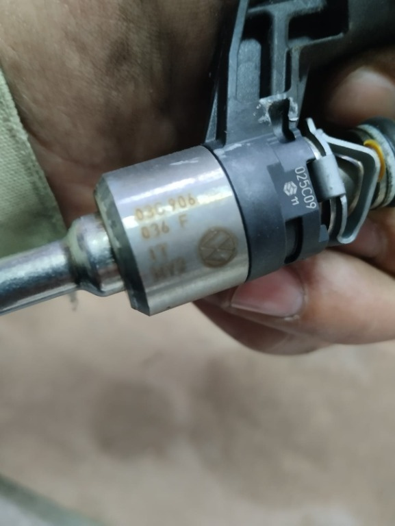 INJECTOARE VW TIGUAN 1.4 TSI COD 03C9060