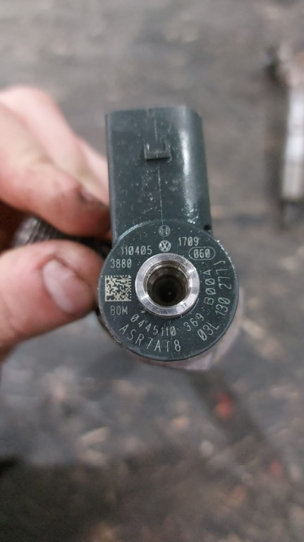 Injector 03L130277J CFH CFHA CFHB CFHC CFHD CFHF Volkswagen 2.0TDI Euro 5 - imagine 2