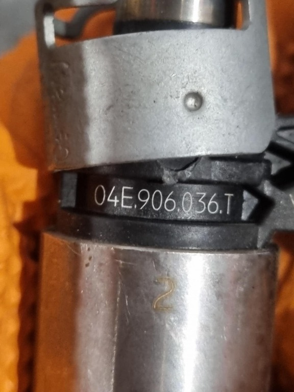 Injector 04E906036T VW Caddy IV Break 1.