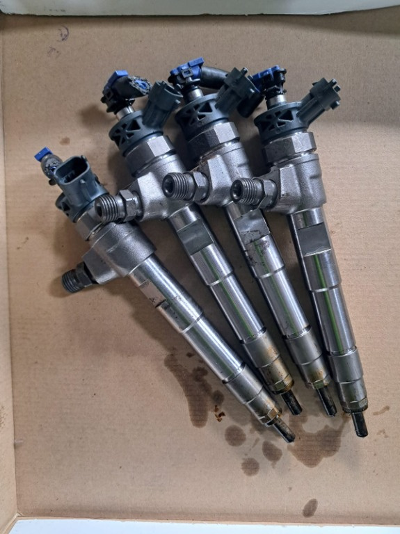 INJECTOR 1.5 DCI ADBLUE , COD INJECTOR 0445110800