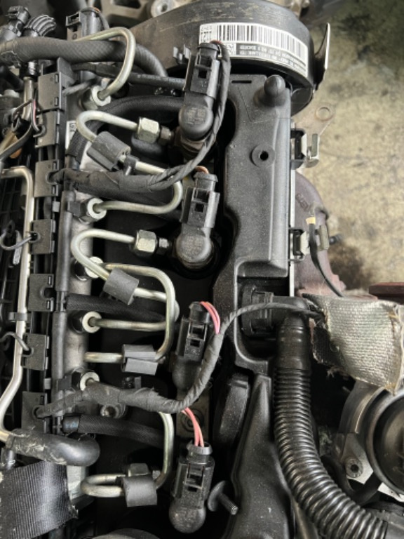 Injector 1.6 CAY CAYC Skoda Octavia 3 cod 03L130277B