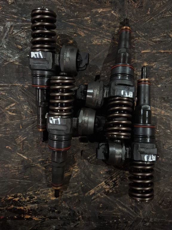 Injector 1.9 tdi ATJ/AJM 115cp 038130073AJ Passat B5 Bora A4 - imagine 1
