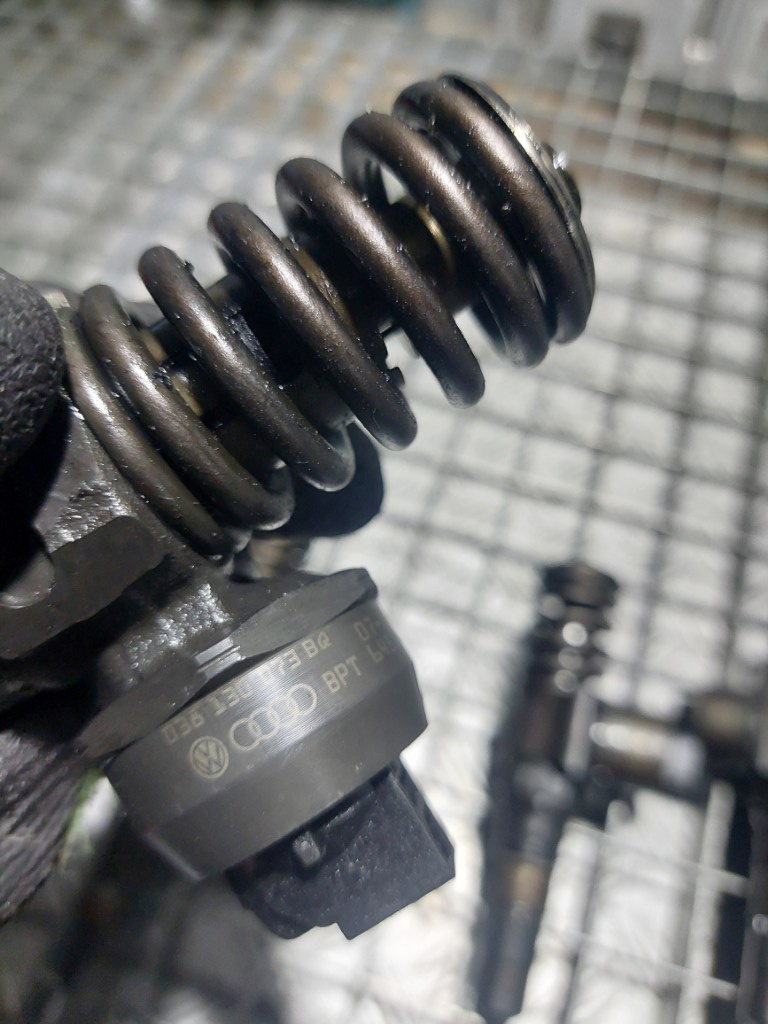 Injector 2.0 TDi cod 038130073BQ 0414720