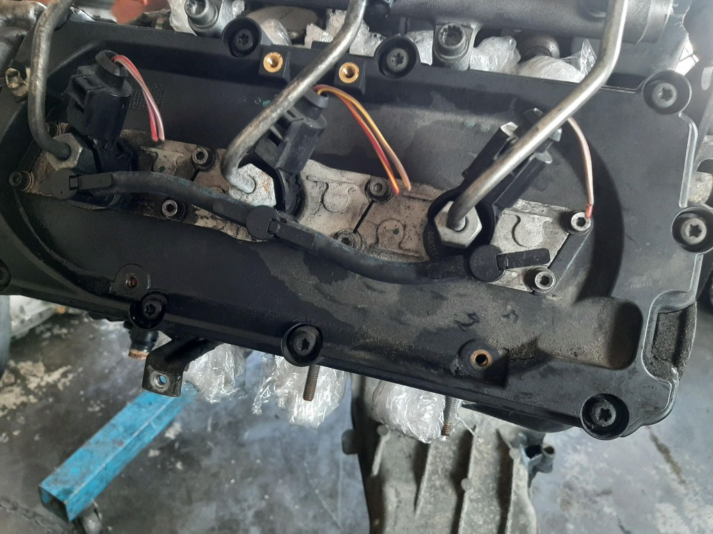 Injector 3.0 tdi audi a4 b8 a5 a6 c6 q5 q7 vw toua
