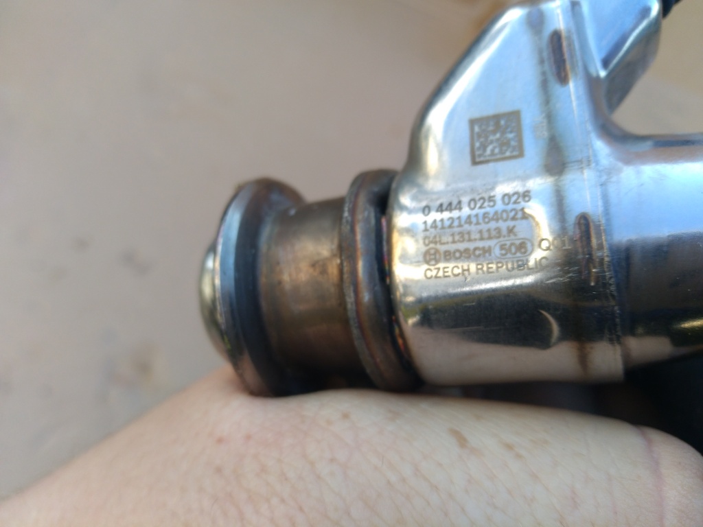 VW Audi 1.6 2.0 TDI AdBlue Urea Injector – 04L131113K / 04L131113P – Genuine OEM – Removed From New Engine