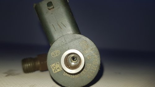 Injector Alfa Romeo 2.4 JTD cod. 0445110213