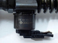 Injector Audi A3 2.0 TDI 03G130073G BKD AZV
