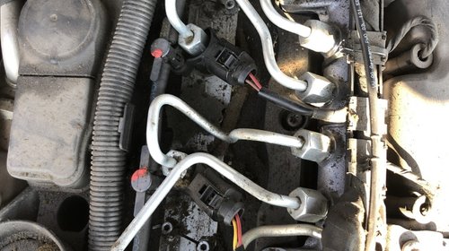 Injector Audi A4 8W 2010 Hatchback 2.0 TDI