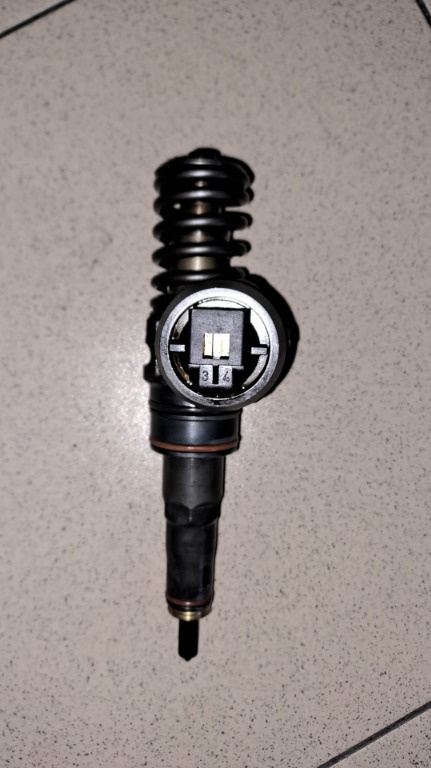INJECTOR AUDI A4 B7 1.9 TDI AN 2006 COD 038130037AL/BE