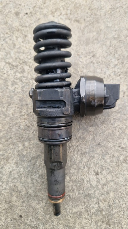 Injector Audi A4 B7 2.0 tdi cod motor BPW 140 cp cod