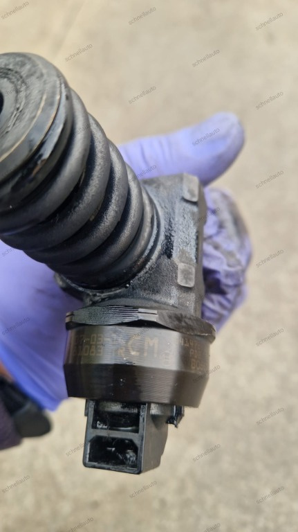 Injector Audi A4 B7 2.0 tdi cod motor BP