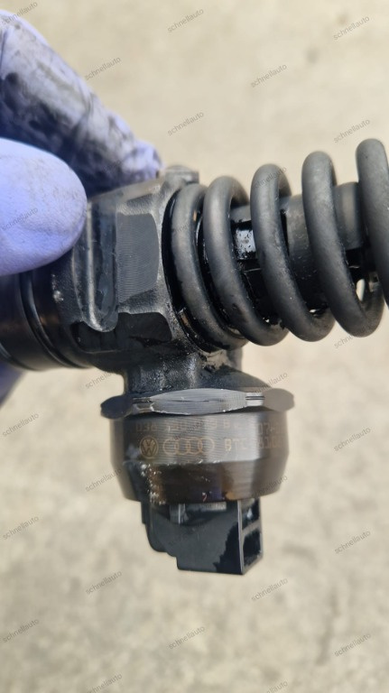 Injector Audi A4 B7 2.0 tdi cod motor BP