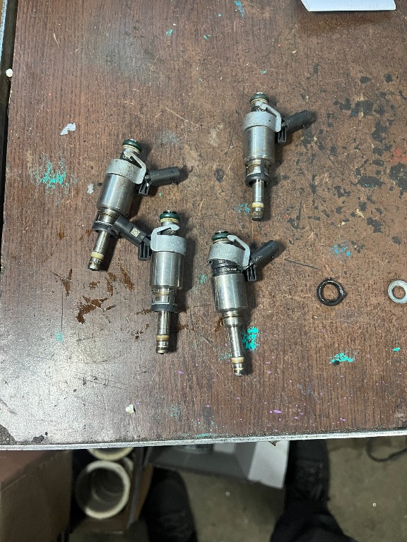 Injector Audi A4 B8 A5 Q5 2.0 TFSI cod: 06H906036P
