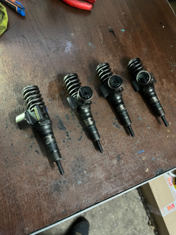 Injector audi A6 C6 A4 B7 2.0 tdi 140 cp