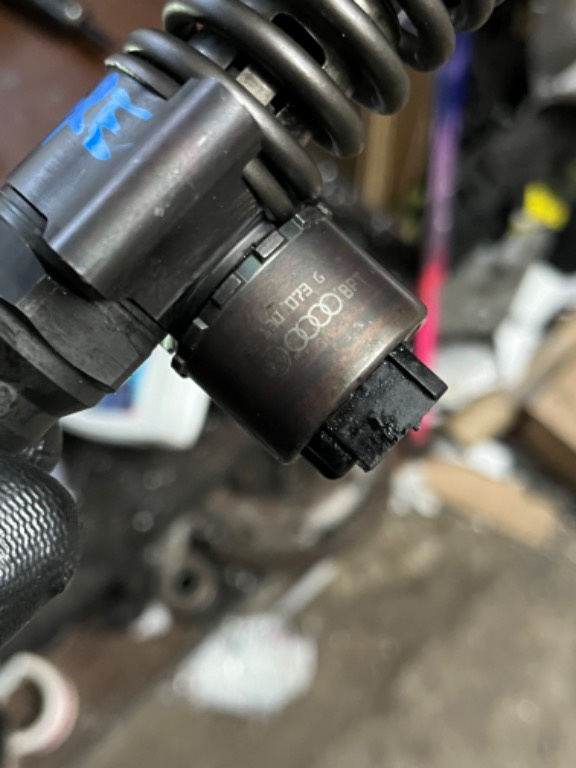 Injector audi A6 C6 A4 B7 2.0 tdi 140 cp