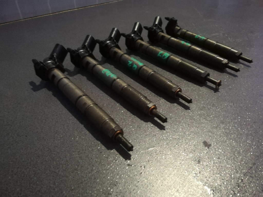 Injector Audi Q7 3.0 TDI V6 motor BUG 23