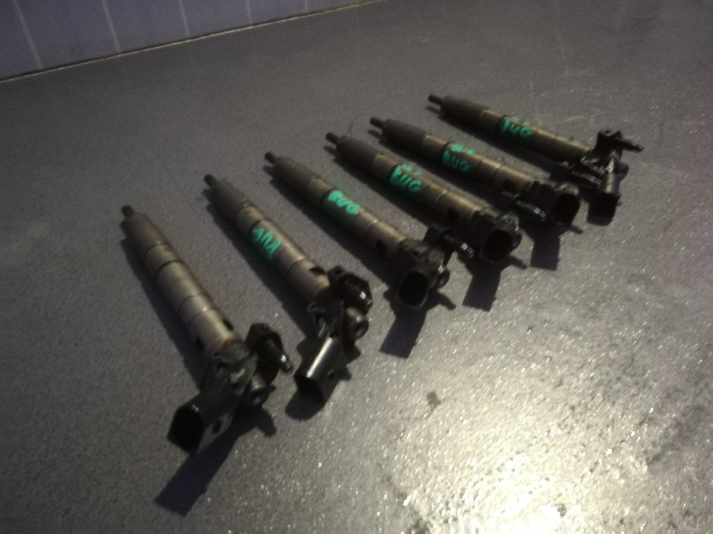 Injector Audi Q7 3.0 TDI V6 motor BUG 23
