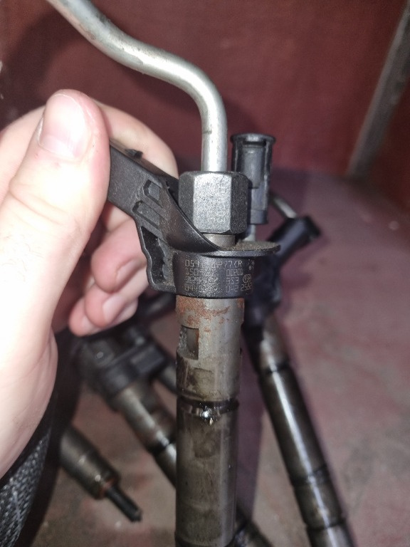 Injector Audi Q7 4M Vw Touareg 3.0 TDI cod 059130277CR 0445117042