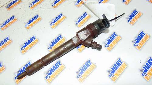 Injector avand codul original -0445110327- pentru Opel Astra J 2013.