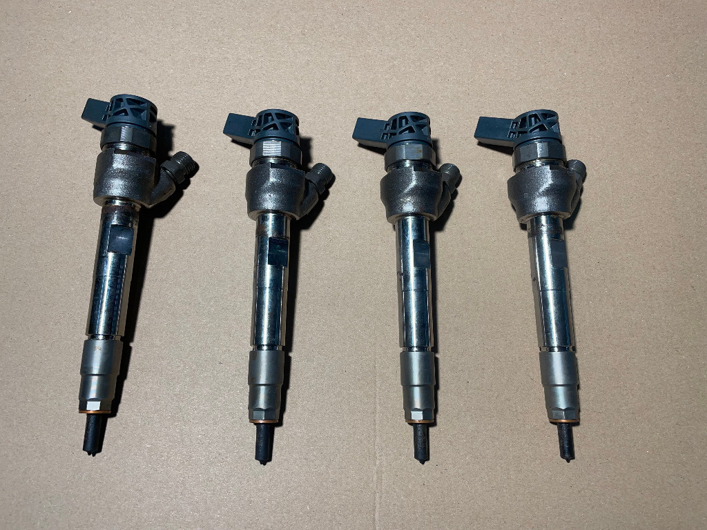 Injector BMW 2.0 D B47D20A Original cod 8514146 / 0445110613