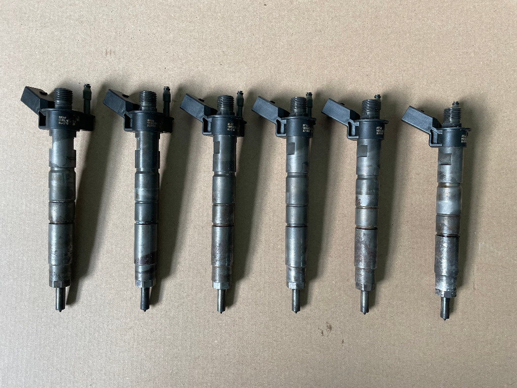 Injector BMW F01 F10 F11 X5 X6 M50D N57D30C 381CP Original cod 8508153 / 850815301 / 0445118 001 / 0445118001