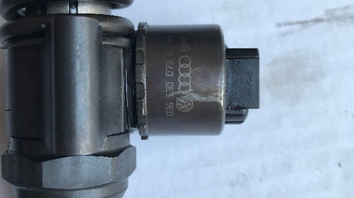 Injector bosch 2.0 tdi 140 cp audi seat skoda volkswagen BLB BKD AZV BRE BNA cod: 0414720404 - 03g130073g