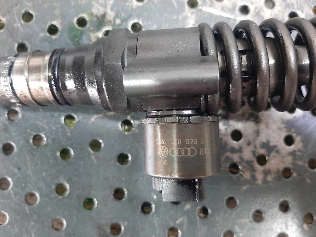 Injector bre bkd azv 2.0 tdi audi a3 8p 