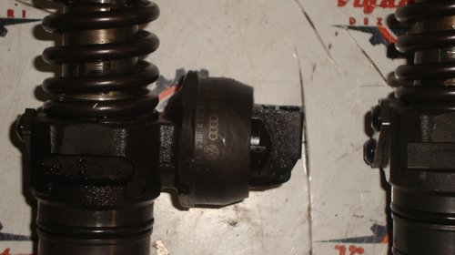 Injector Caddy an 2008 1.9 tdi cod motor BSU / BLS 038130073 BN / BR