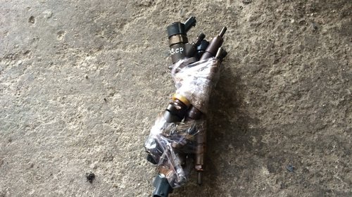 Injector Citroen C5 1.6 HDI-0445110188