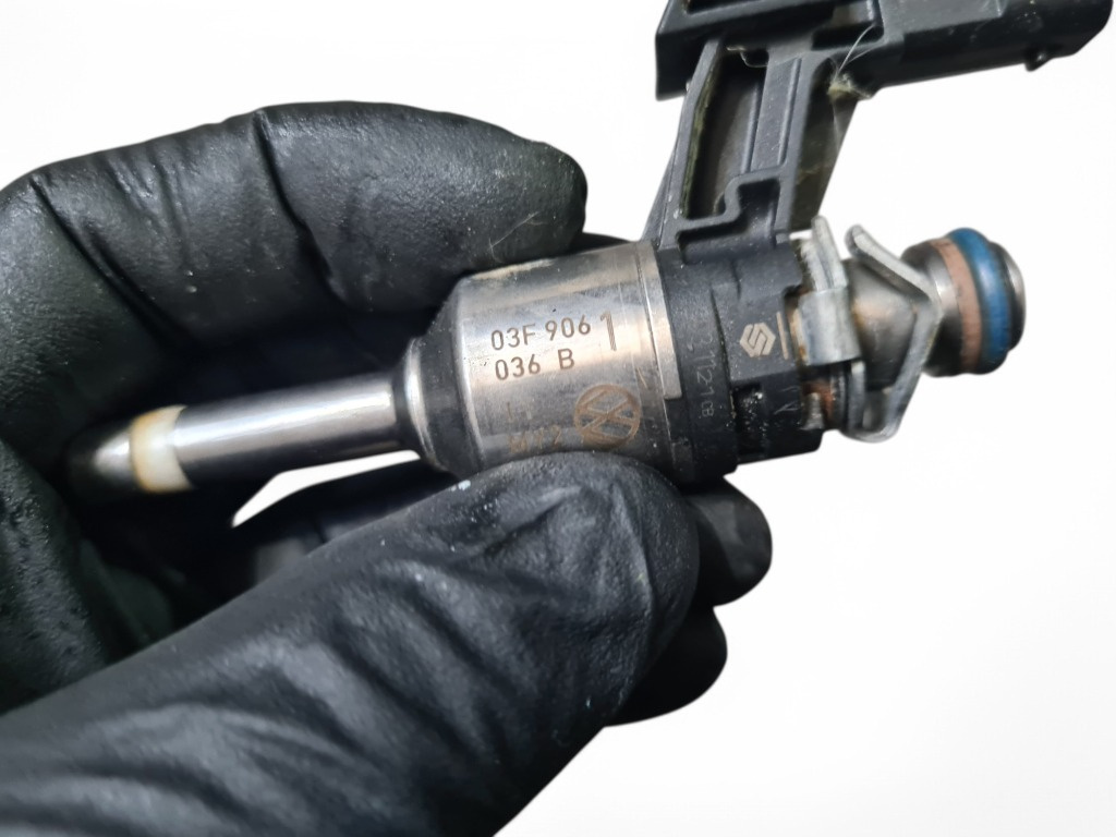 Injector cod 03F906036B Skoda Fabia 2 Co