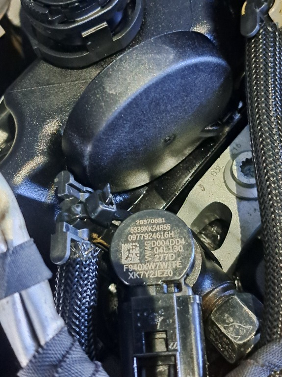 Injector cod , 04L130277 D cod motor CXX 1,6 TDI