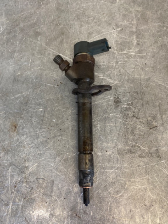 Injector combustibil Volvo s60 v70 s80 xc90 2,4 D 30750283