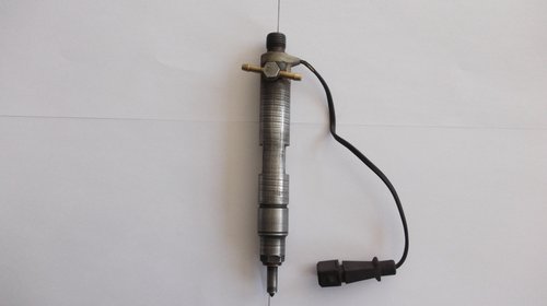Injector cu senzor fir golf 3 1.9 tdi 66 kw 9