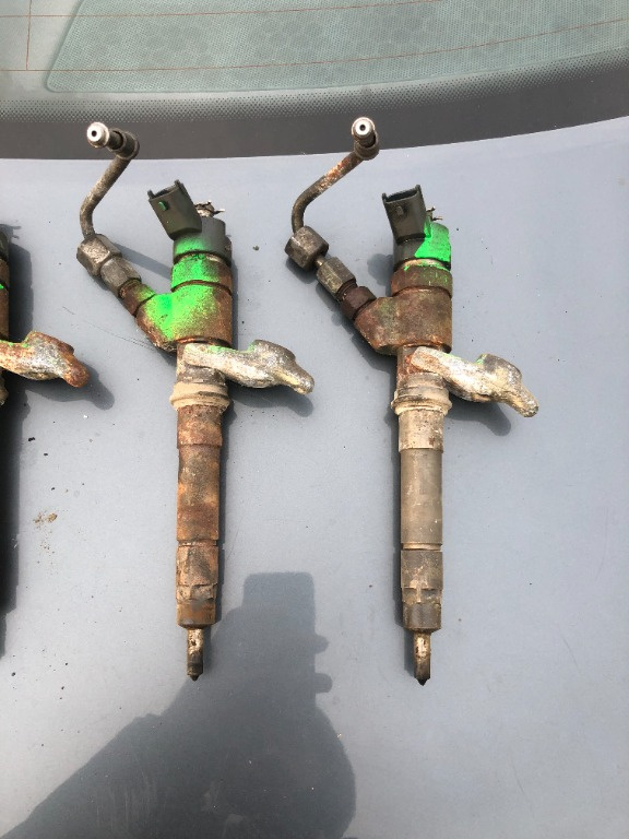 Injector fiat ducato 2.3 JTD cod 0445120 011 iveco daily