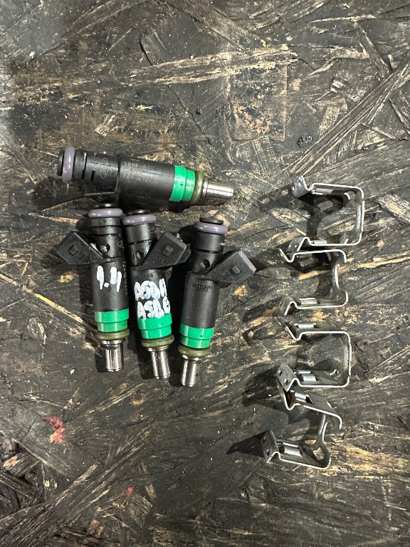 Injector Ford Focus 1.4 benzina Euro 5 ASDA ASDB - imagine 2