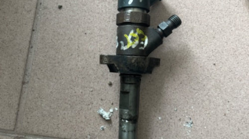 Injector Ford Focus 1.6 TDCi 0445110239