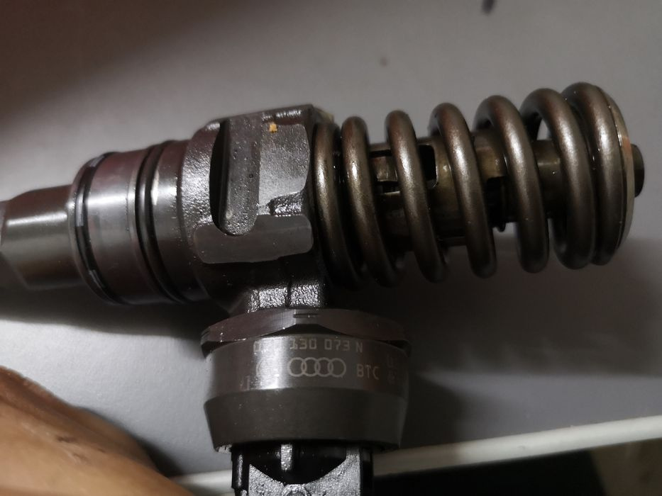 Injector injectoare 2.5 tdi axe 174 cp v