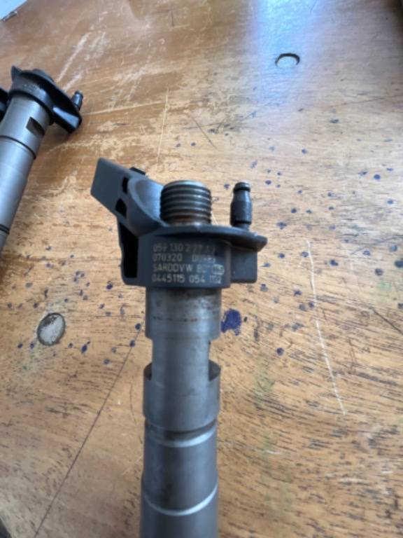 Injector Injectoare Audi A4 B7 2.7 TDI V