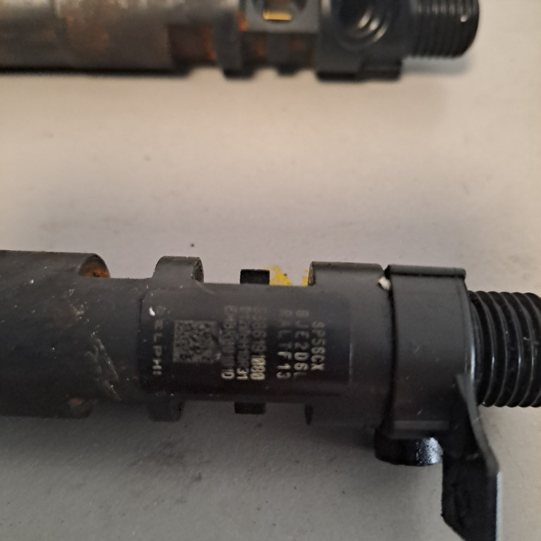 Injector Injectoare Ford Kuga 2.0 dci COD: 9686191