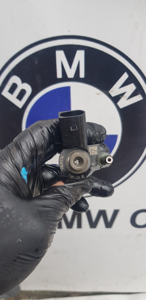 Injector/injectoare n57 245 cp 3.0 d f01 f02 f10 f11 x5 x6